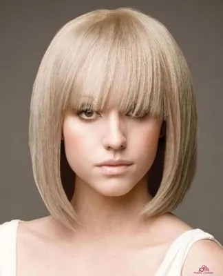 Молодежные женские стрижки: виды | Hairstyles with bangs, Medium haircuts  with bangs, Medium hair styles