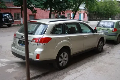 Subaru Outback — стоковые фотографии и другие картинки Наследие - Понятие -  Наследие - Понятие, 4х4, Автомобиль - iStock