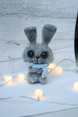 Кролик в шарфике ручной работы , сухое валяние в магазине «Игрушки в  корзинку» на Ламбада-маркете