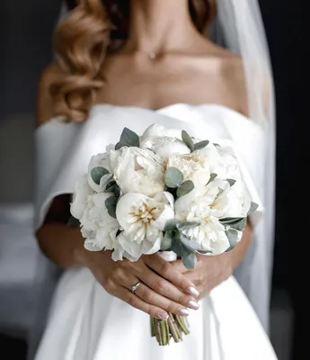 Модные свадебные букеты 2024-2025 (100 фото): тренды, цвета и оттенки,  форма, советы для невесты
