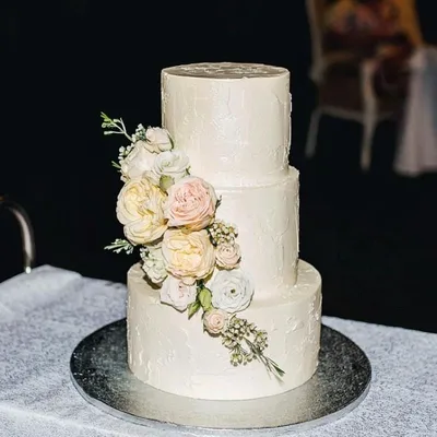 Свадебный торт с | Свадебный торт, Конфетные торты, Красивые свадебные торты