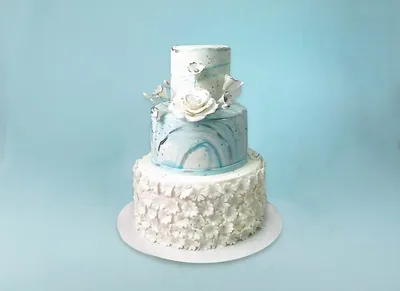 Свадебный торт без мастики с цветами - заказать по цене 2500 руб. за 1кг с  доставкой в Москве