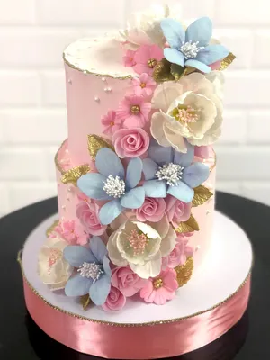 Торт с цветами из сахарной мастики(ранюнкулус, розы, ягоды) от кондитерской  Радости-Сладости wedding casca… | Свадебные торты, Украшение торта,  Восхитительные торты
