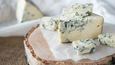 Сыр «BLUE» с голубой плесенью, 100 г с бесплатной доставкой на дом из  «ВкусВилл» | Москва и вся Россия