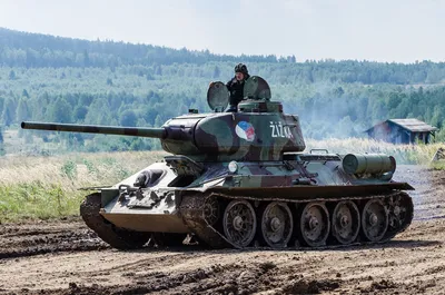 Academy 1:35 Soviet Medium Tank T-34-85 \"Ural Tank Factory No. 183\" Ki –  Military Model Depot