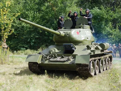 Tank T-34-85 on a pedestal, sale, price 88 018$ ⋆ Техклуб