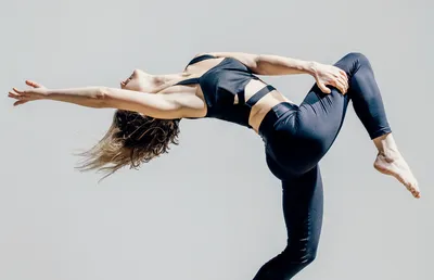 Танцуй, для себя танцуй: 5 видов танцев и их польза для тела и психики |  РБК Стиль