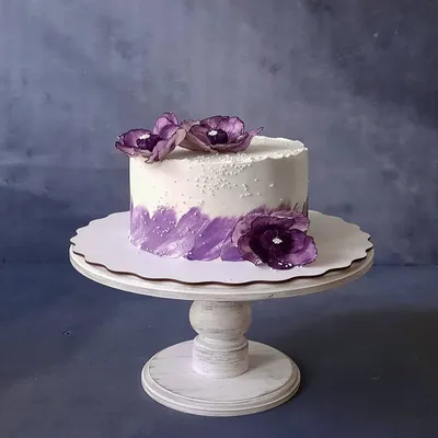 Муссовый торт Эклипс к 8 марта с покрытием гляссаж и тюльпанами из шоколада