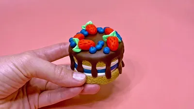 Видео с игрушками. Лепим тортик из цветного пластилина с куклой Машей. -  YouTube