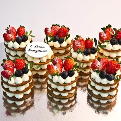 Торт на 8 марта фиолетовый с ягодами – изготовление на заказ, доставка по  Москве и МО