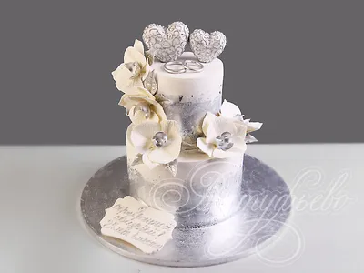 Ещё сегодня был вот такой нежный торт на серебряную свадьбу 💎  #тортнасеребрянуюсвадьбу | Birthday cake decorating, 25 anniversary cake,  Cake