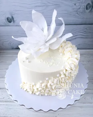 Торт на венчание .. Нежный, воздушный Повторила дизайн одного из своих  тортов. Это тот случай, когда ничего не… | Cake decorating, Flower cake,  White wedding cakes