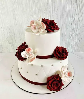 Свадебный торт с ягодами/009 белые – купить с доставкой в Москве • Teabakery