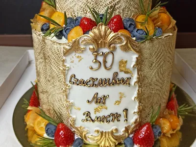 Свадебные торты 🤍 on Instagram: \"Торт на золотую свадьбу 💛 Золотая свадьба  — это одна из самых замечательных дат в жизни супругов. Прожить в любви и  согласии 50 лет могут только самые