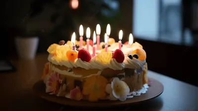 торт со свечами сверху, торт на празднование дня рождения, Hd фотография  фото, еда фон картинки и Фото для бесплатной загрузки