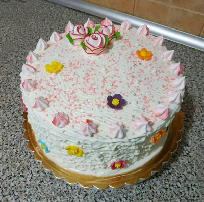 Бисквитный торт с клубникой | Бисквитный торт с клубникой в семейной  пекарне «Житница»
