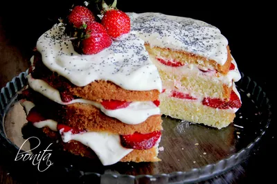 Торт с клубникой - как приготовить в холодильнике клубничное суфле с ягодами