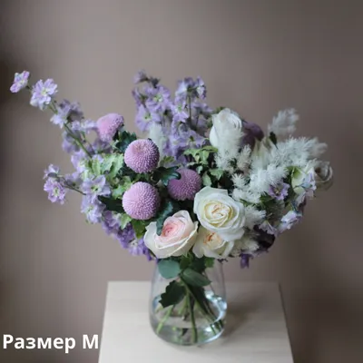 Купить Цветы в коробке «Для мамы» с доставкой в Омске - магазин цветов Трава