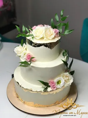 Торт с цветами в форме коробки для цветов. Цветы могут быть живыми и  кремовыми. | Торт, Торт с макарунами, Красивые торты