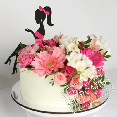 Торт с живыми цветами, в розовых оттенках | Многоярусные свадебные торты,  Свадебные торты, Свадебный торт простой