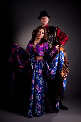 В каких платьях выходят замуж настоящие цыганки: 20 фото, от которых можно  ослепнуть | WDAY