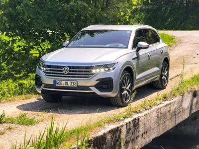 2024 Volkswagen Touareg Caught Playing in the Snow Hiding Minor Design  Updates - autoevolution