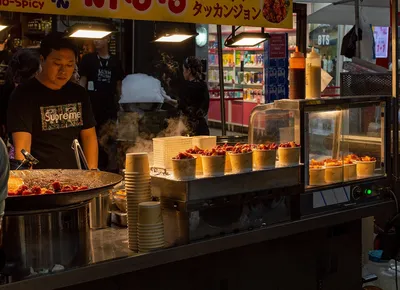 Кулинарное путешествие уличных лакомств: фотографии, которые заставят вас полюбить уличную еду