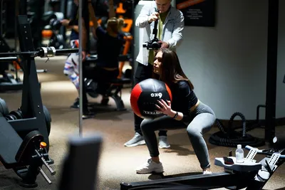 Круговая тренировка: комплекс упражнений на все группы мышц для мужчин и  женщин