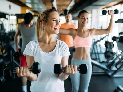 Тренировка спины для мужчин и женщин в тренажёрном зале — программа  тренировок на мышцы спины - Чемпионат