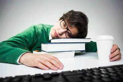 Хроническая усталость у подростков, причины, симптомы, что делать?