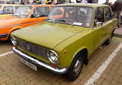 VAZ-21011 Zhiguli Lada 1300 green 1:24 Legendary Soviet cars Hachette #65