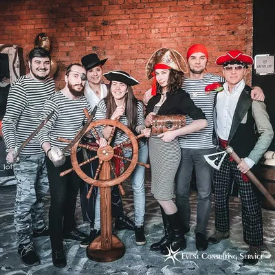 Трех сотрудников канала «Волгоград 24» уволили за вечеринку в костюмах |  Пикабу