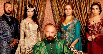 Всем любителям сериала «Великолепный век»✓ ⠀ Султан Сулейман был десятым  султаном по счету на троне Османской Империи.… | Индийский стиль, Модные  стили, Мусульманки