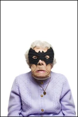 Веселая бабушка связывает носки Иллюстрация вектора - иллюстрации  насчитывающей пожило, серо: 37267994