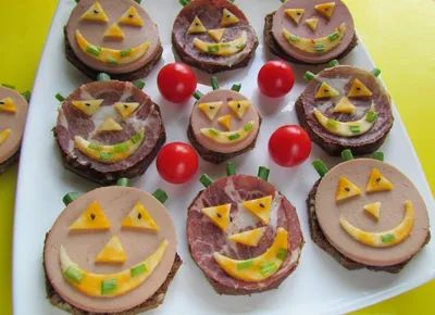 смешные бутерброды стоковое изображение. изображение насчитывающей хэллоуин  - 252642967