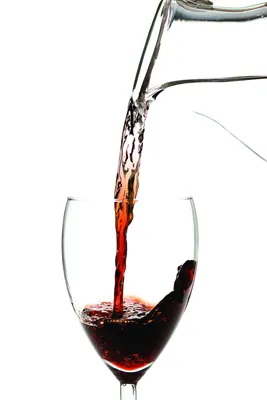 Какое вино полезнее белое или красное? - InVino DIRECT — интернет-магазин  оптовых цен на вина, шампанское, виски, коньяк и другие алкогольные напитки