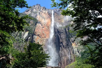 Waterfall - Водопад Анхель, Венесуэла В 2009 году венесуэльцы переименовали  Анхель в Керепакупаи-меру — по одному из местных названий водопада Самый  высокий в мире водопад общей высотой в 1054 метра расположен в