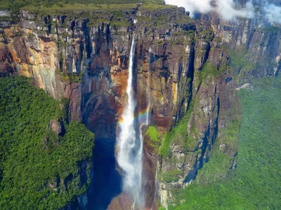 Zagranicy.com - Водопад Анхель является самым высоким водопадом в мире. Его  высота – 978 метров. Назван в честь лётчика Джеймса Эйнджела (англ. Angel),  который пролетел над водопадом в 1933 году.Водопад Анхель расположен