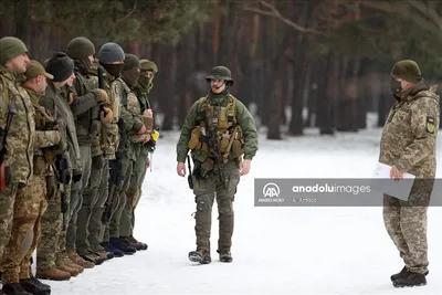 В Украине военные обучают мирное население навыкам обороны - Anadolu Ajansı