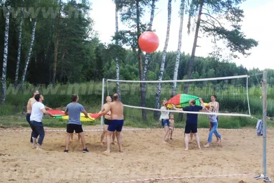 Пляжный волейбол для детей.