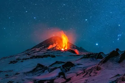 Посмотрите, как извергается вулкан Попокатепетль в Мексике