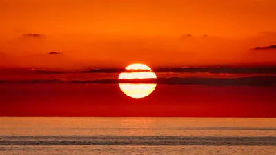 Красивый закат солнца,море,горы, …» — создано в Шедевруме