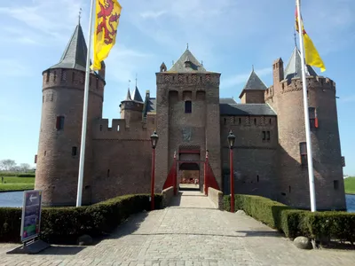 Экскурсия в Замок Гарибальди: история сказочного замка под Тольятти