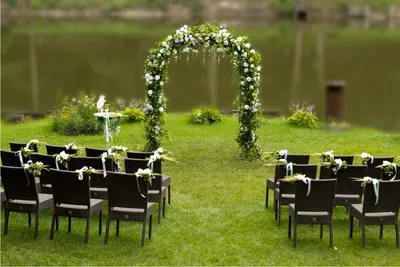 Бело-зеленая полукруглая арка | Оформление свадьбы в фисташковом цвете в  Москве и Московской области | Фисташковая свадьба