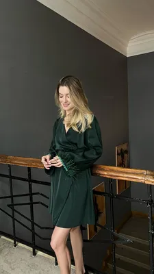 Вечернее длинное изумрудное зеленое платье на запах Diodora | Vivabride