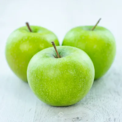 Зеленые яблоки защищают зубы, красные - разрушают! - WELL CLINIС