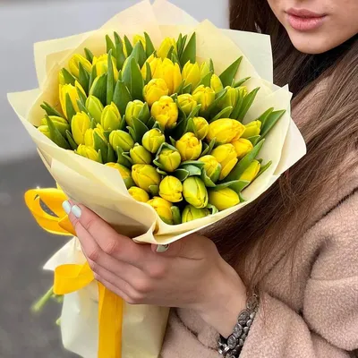 Цветы в коробке \"Желтые Розы\" в Дербенте - Купить с доставкой от 2890 руб.  | Интернет-магазин «Люблю цветы»