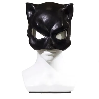 Сексапильная женщина-кошка в исполнении Мишель Пфайффер из фильма \"Бэтмен  возвращается\" представлена в виде скульптуры