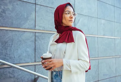 Красивая Зрелая Женщина Ближнего Востока — стоковые фотографии и другие  картинки Женщины - iStock