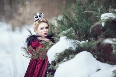 Девушка зимой в лесу - 69 фото